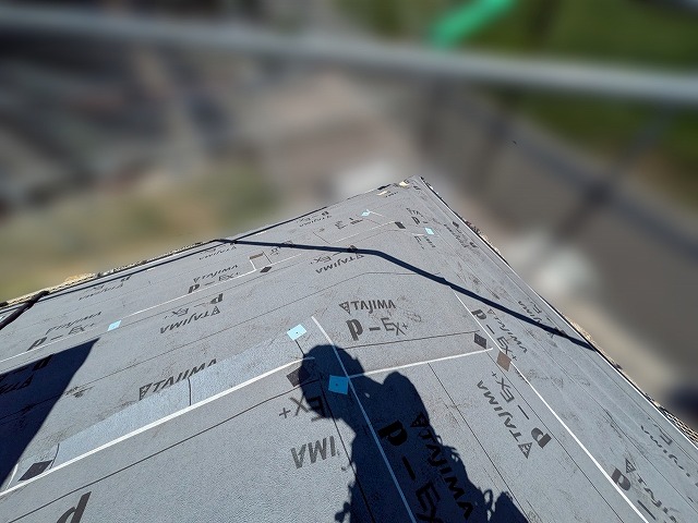 防水シートを敷き終わったスレート屋根