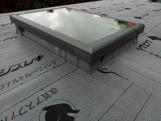 板金取り付け前の天窓の様子