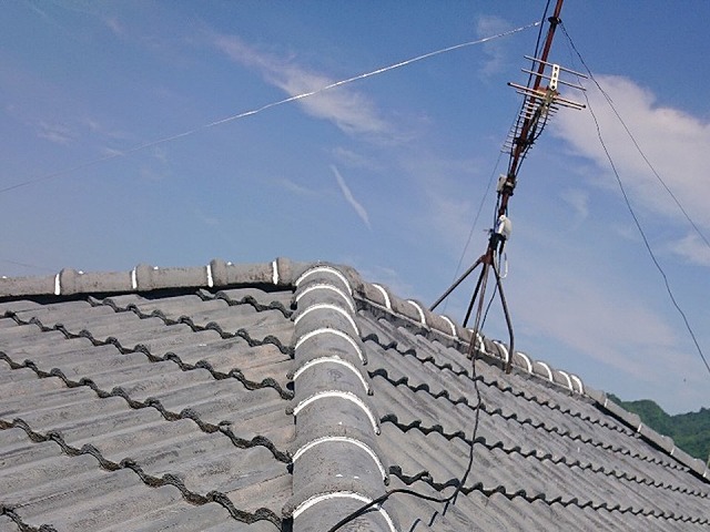 モニエル瓦塗装工事で行ったラバーロック工法による隅棟丸瓦の固定