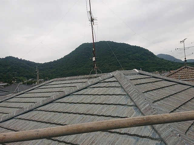 モニエル瓦塗装工事の塗装工程前の状況