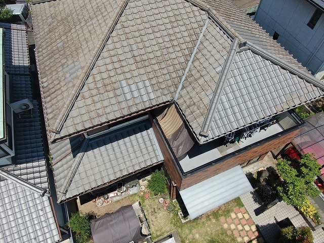 ドローンを用いて屋根の劣化状況を確認した無料点検