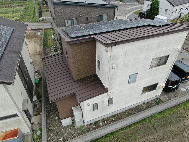 無料点検で鳥害を確認した片流れ屋根住宅の金属屋根