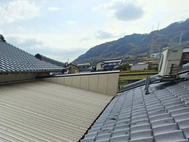 中間町のカバー工事が完了した屋根