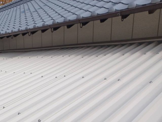 中間町の屋根カバー工事完了