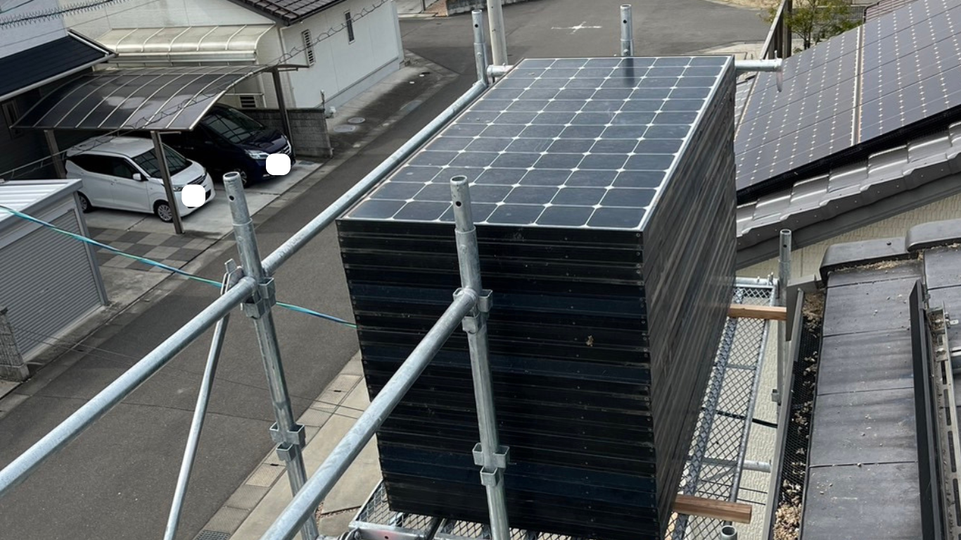 太陽光パネルを剥がします