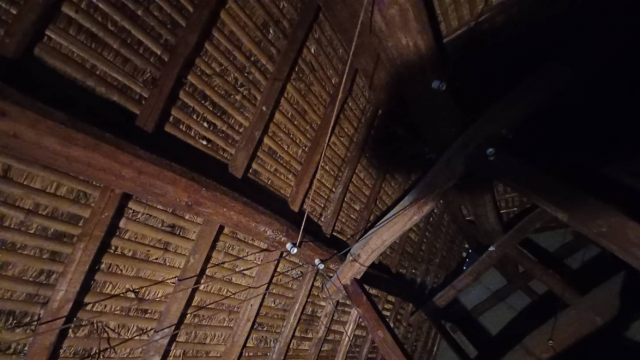 断熱材が入っていない屋根裏