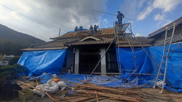 屋根の下地を撤去
