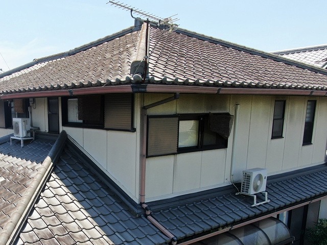 外壁無料点検でサイディング外壁の色あせやカビなどを確認