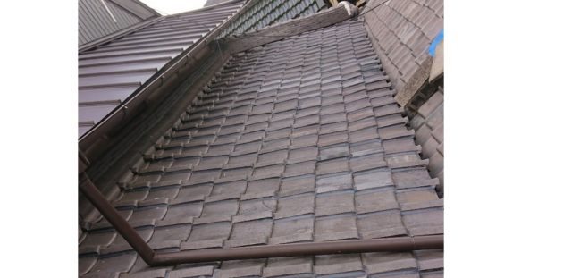 樋を新設しラバーロック