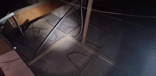 屋根裏にある雨漏りの跡