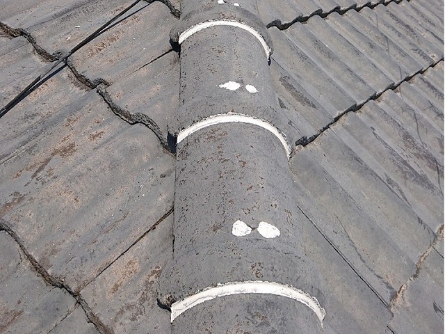 隅棟丸瓦へのラバーロック工法のコーキング充填が完了