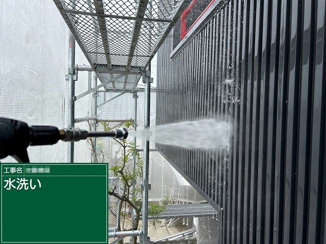 住宅外壁塗装工事のK型スパン外壁への高圧洗浄