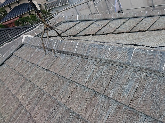 モニエル瓦屋根大棟へのラバーロック工法が完了