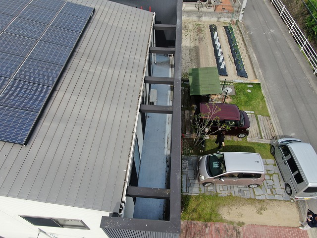 金属屋根の劣化状況を確認するためのドローン点検