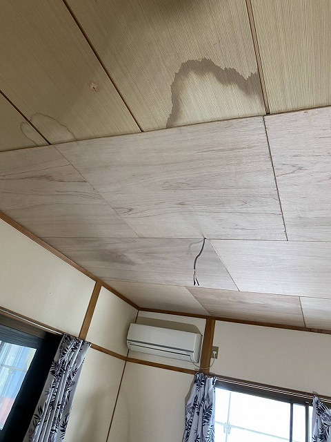 高松市　室内天井の施工の様子