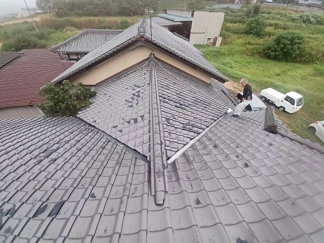 雨漏りの無料調査で谷板金の経年劣化を確認