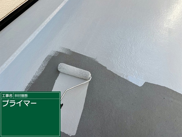 ベランダ防水塗装工程のプライマー塗布