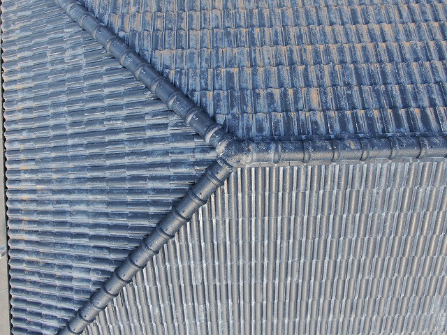 無料点検でモニエル瓦の色あせを確認