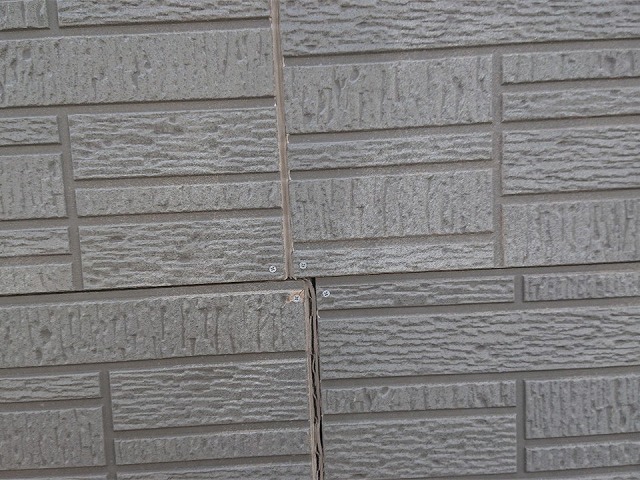 経年劣化で発生したサイディングズレに対する留めビス留め補修が完了