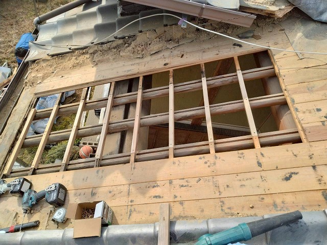 雨漏り修理にともなう屋根下地補修の垂木補強