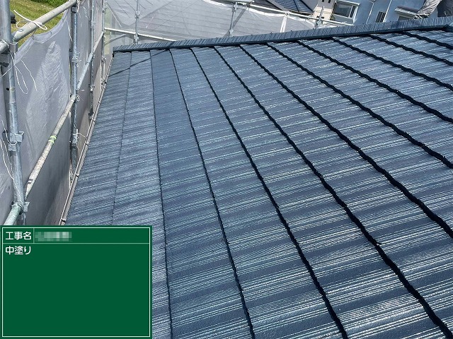 モニエル瓦塗装工事の「マイティーシリコン」を用いた2回目塗装