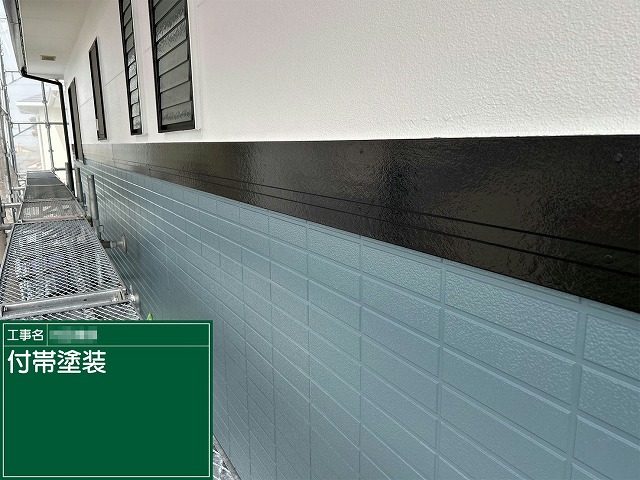 外壁塗装工事の幕板に対する塗装の完了状況