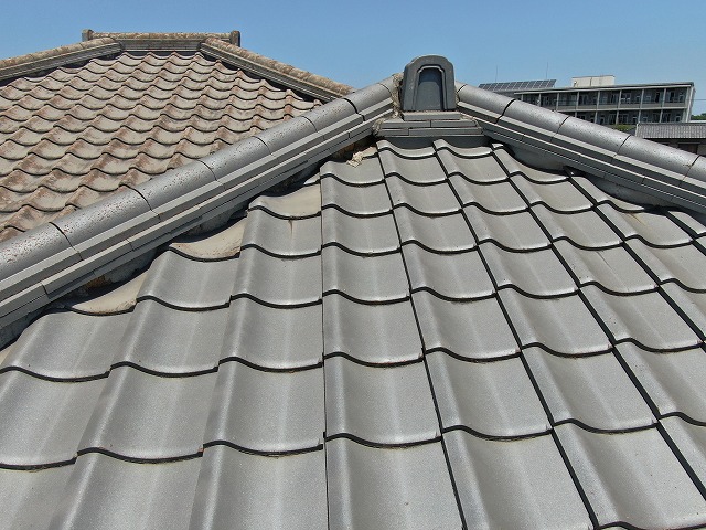 ドローンによる屋根の無料点検で隅棟の漆喰ひび割れを確認