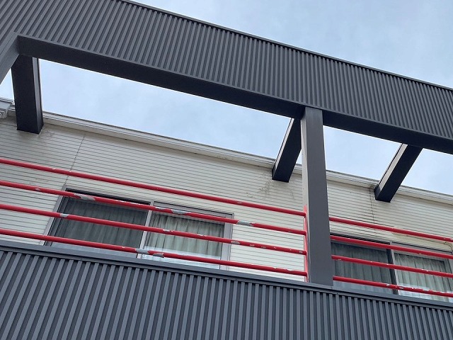 住宅の外壁点検でベランダ手すりの塗膜剥がれを確認