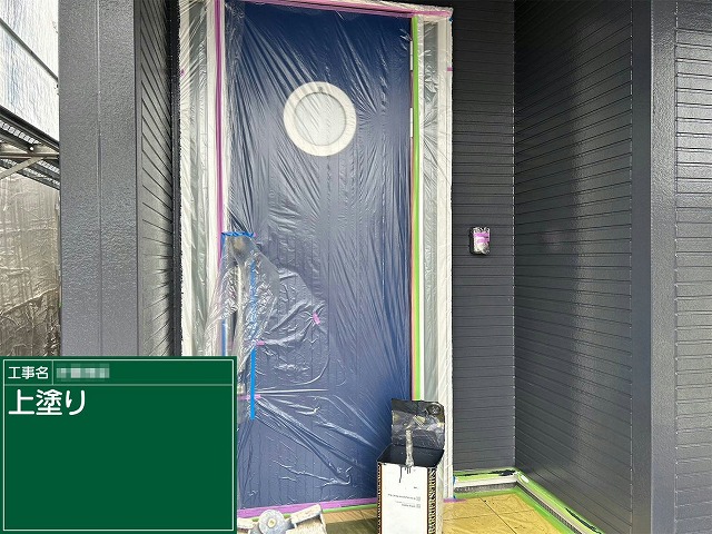 住宅建物塗装工事でサイディング外壁塗装の下塗りが完了