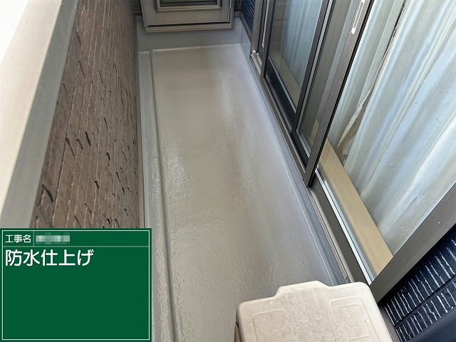ベランダ防水トップコート塗り替え工事の完成仕上がり