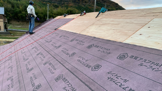 下地の上に防水シート張り