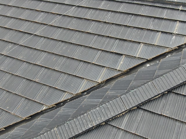 平板セメント瓦屋根のラバーロックに劣化を確認した無料点検