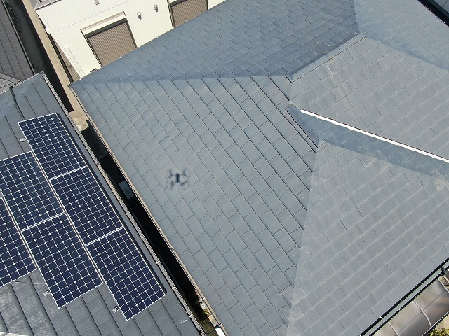 セメント瓦屋根塗装を行う住宅の屋根無料点検