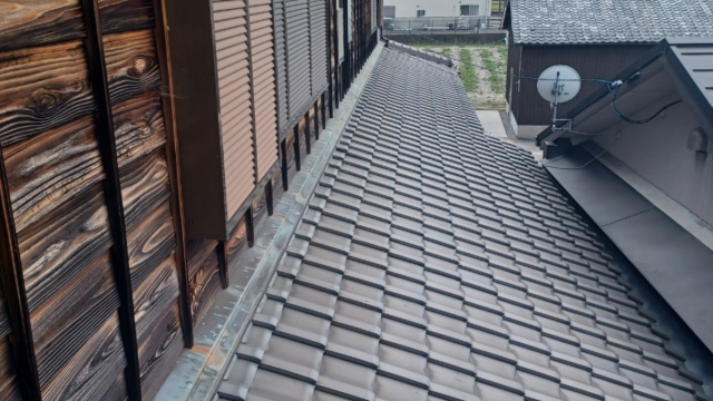 焼き杉板の色剥げ