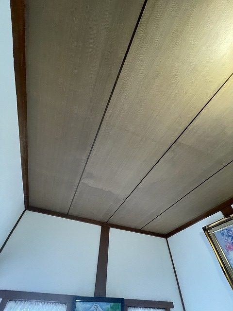 丸亀市 雨漏りしている天井