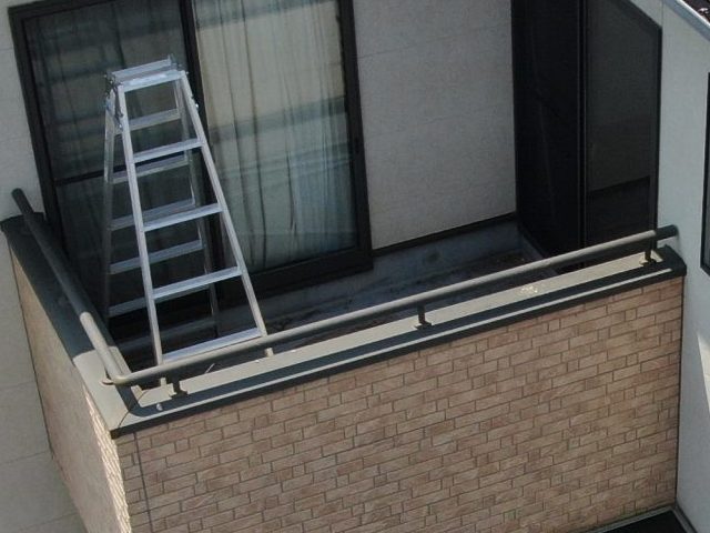 高松市の外壁調査で点検したベランダ
