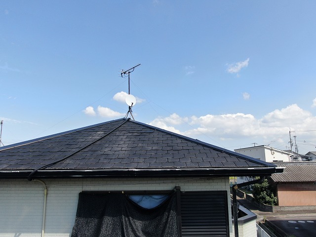 瓦が浮いている写真