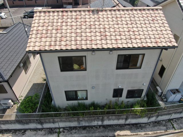 高松市で外壁を調査した住宅裏側