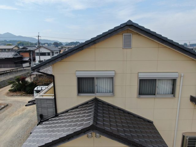 丸亀市の妻換気から雨漏りした外壁