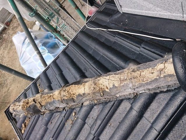 善通寺市の棟漆喰補修にともなう瓦の撤去