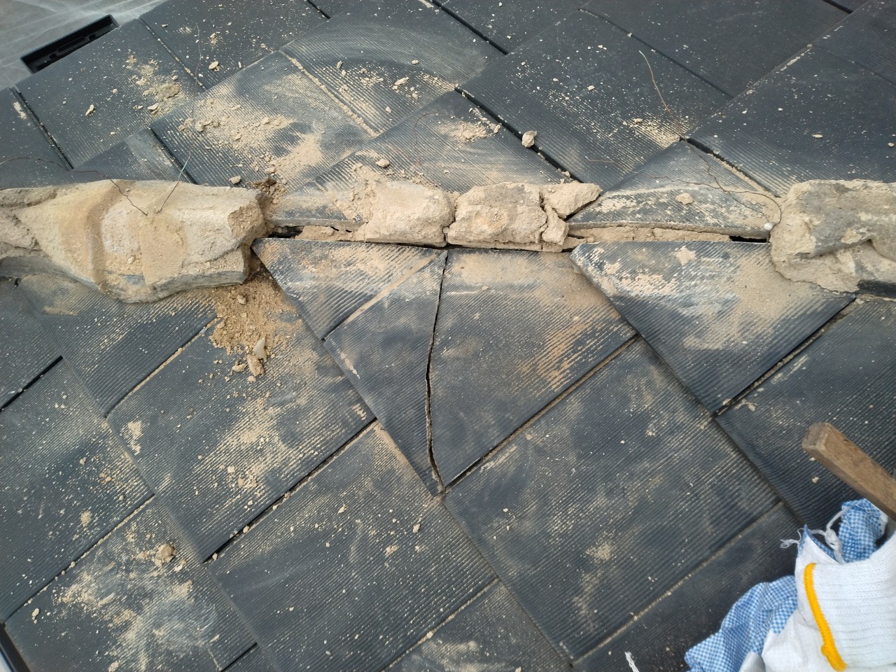 丸亀市　屋根の棟部分の施工