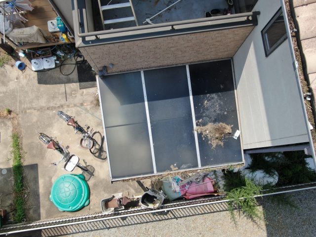 高松市での屋根にできた鳩の巣による被害状況