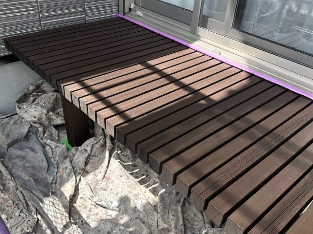 丸亀市でベンチにもキシラデコールを塗布