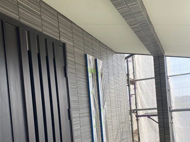 丸亀市で玄関周りのクリア塗装