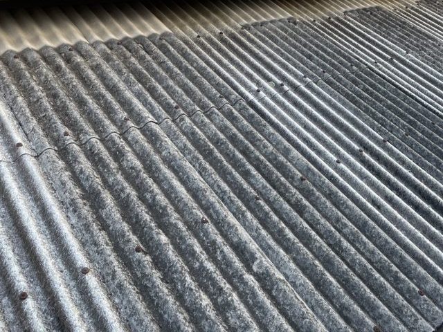 中間町で雨漏りが発生していた大波スレート