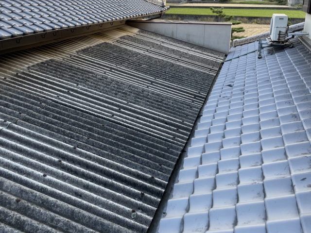 中間町のつなぎ目の大波スレートの老朽化