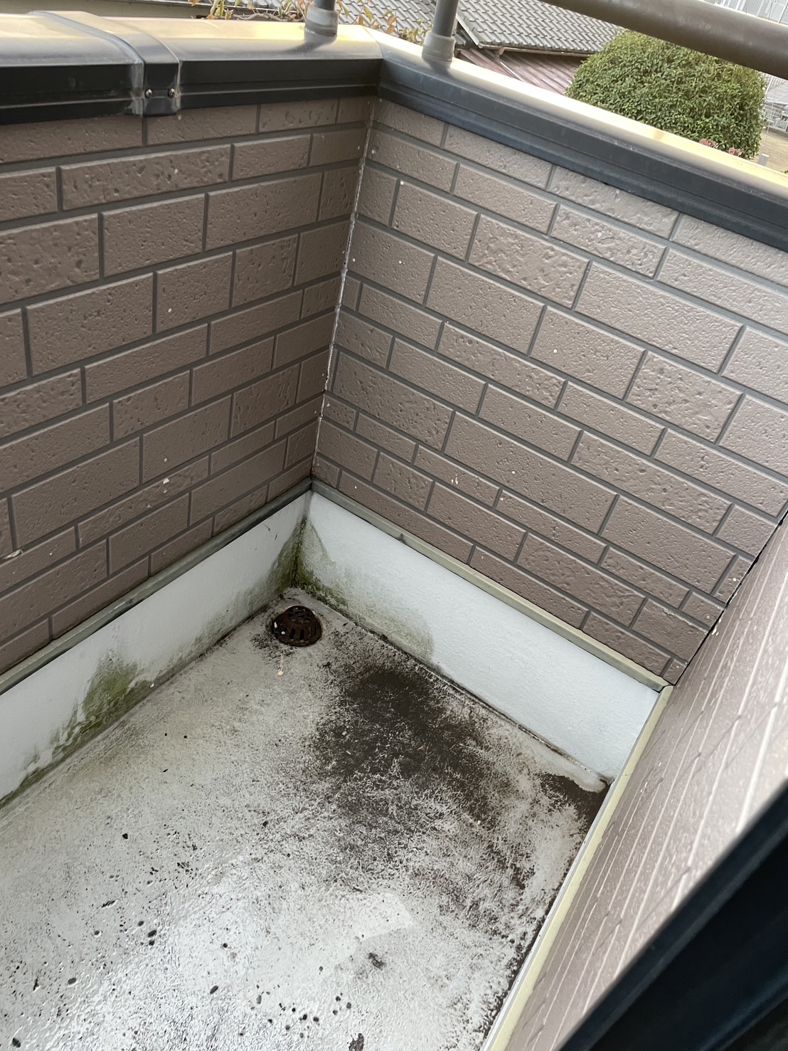 丸亀市　ベランダのコーナー部分