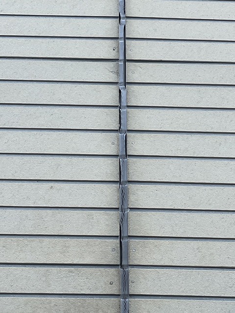 コーキングが割れている写真