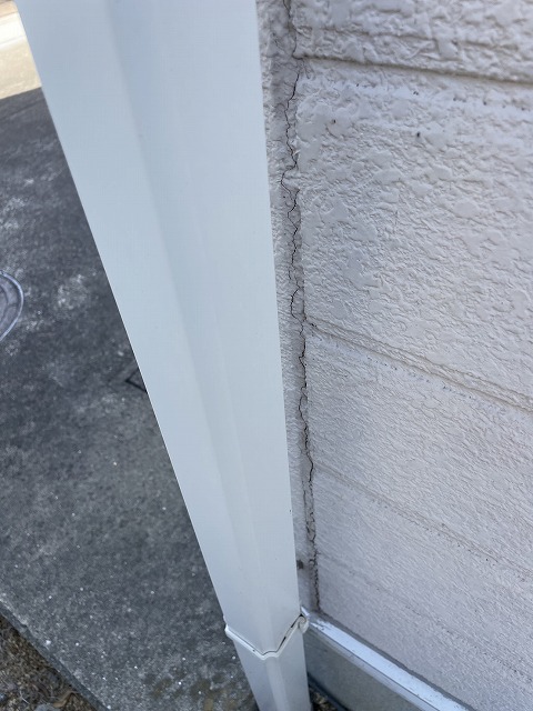 劣化したシーリングの写真