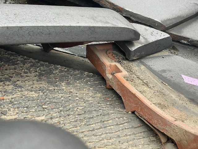 立ち上がりがない谷板金